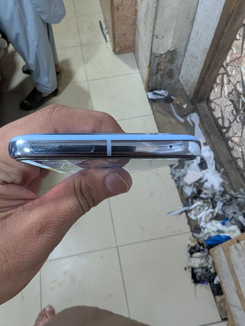 Google Pixel 8 Pro 2