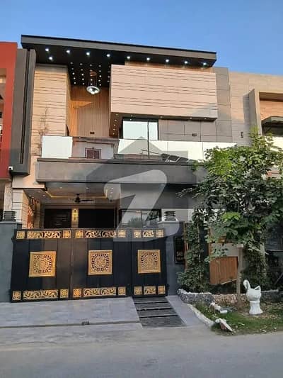 5 Marla House Available For Rent In Bahria Town Lahore