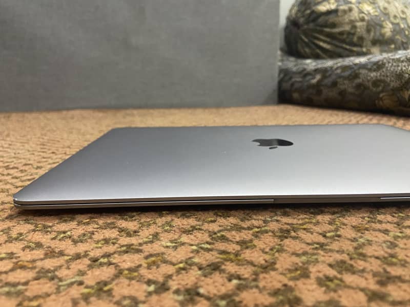 MacBook 1