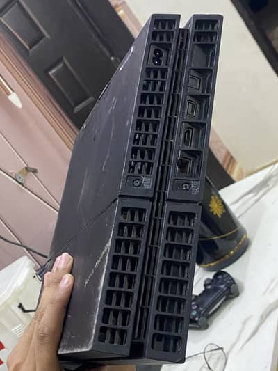 I’m selling Sony ps4 with controller