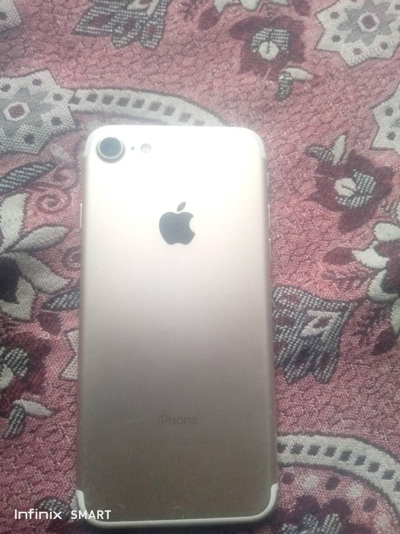 Apple iPhone 7 0