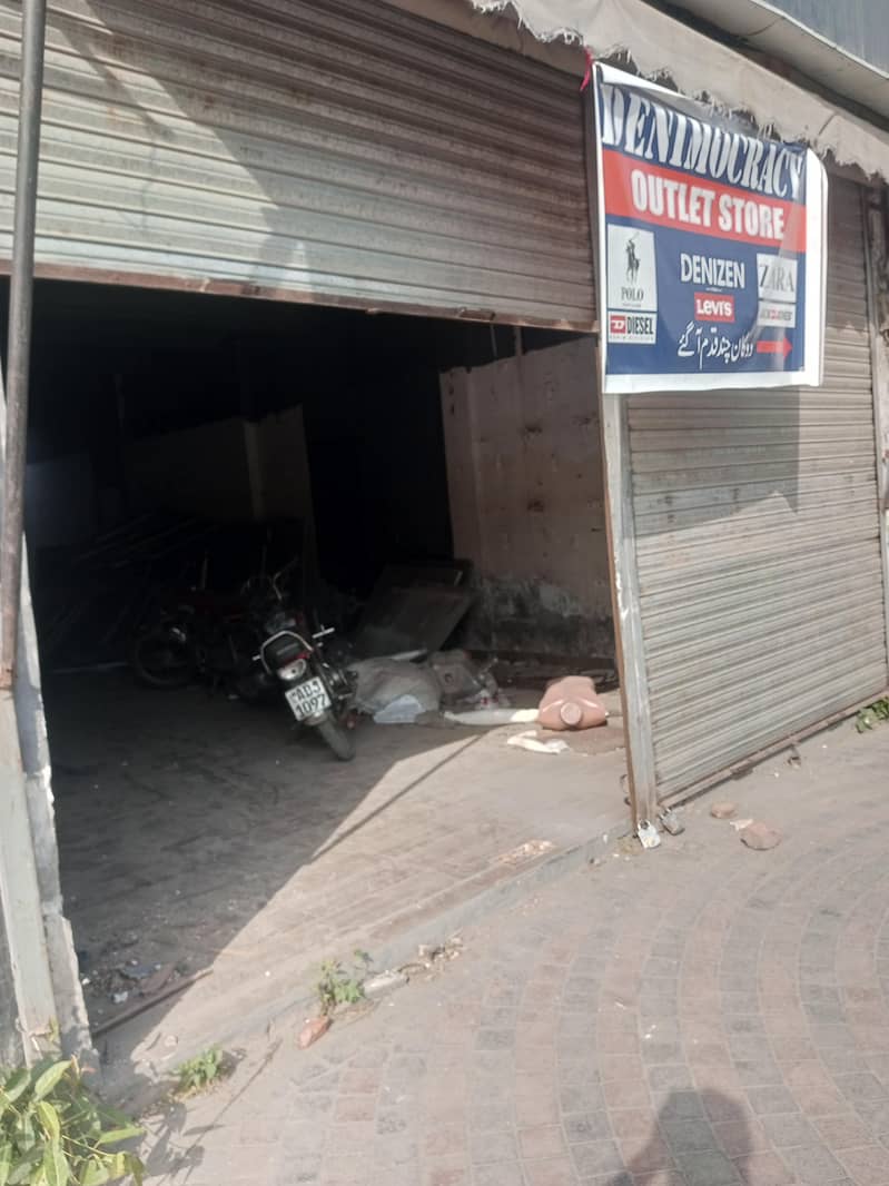شاپ کی کچھ چیزیں فروخت ہیں شیلٹ پینٹ رکھنے والے  دراز ہیں 1