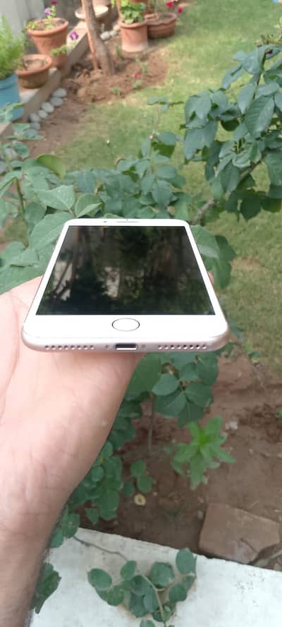 Apple iPhone 8 Plus with android