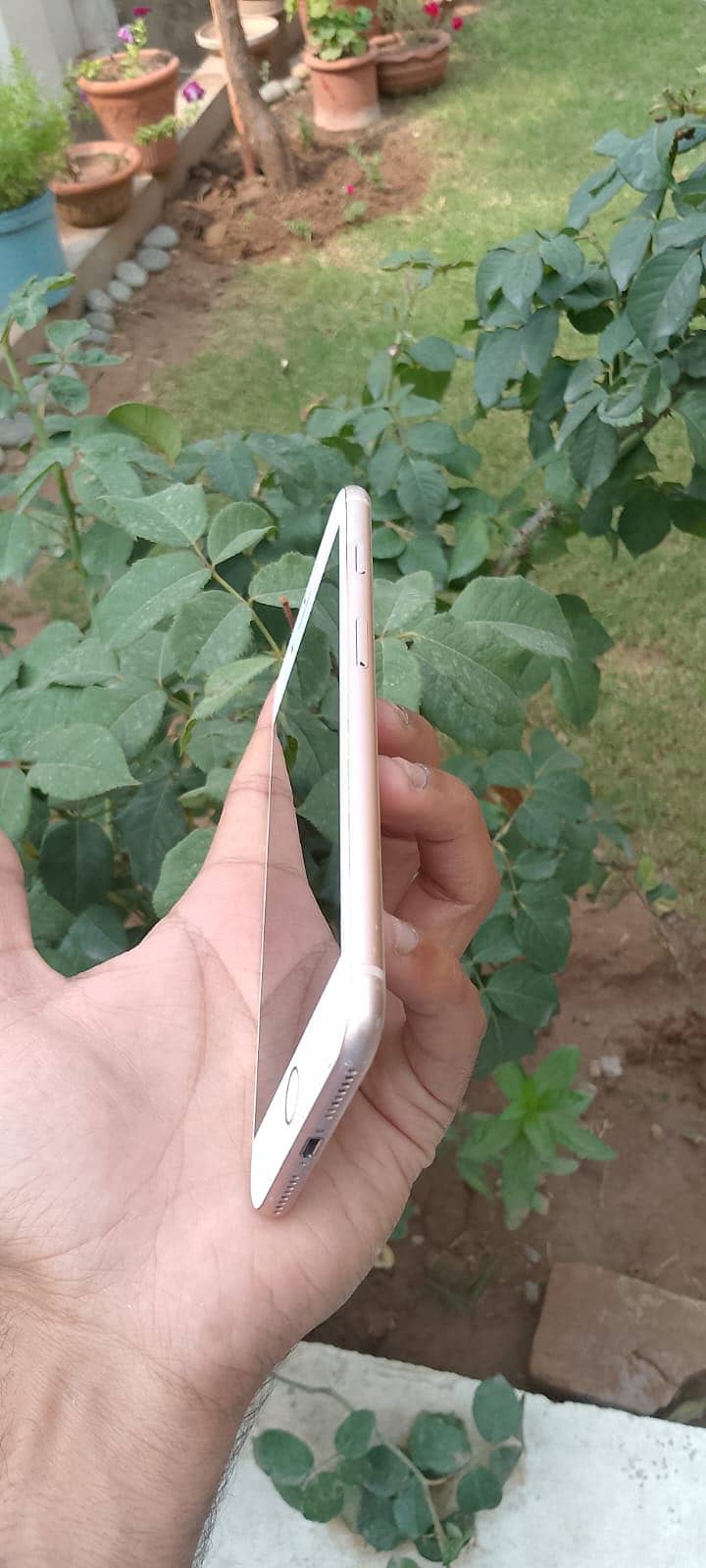 Apple iPhone 8 Plus with android 5