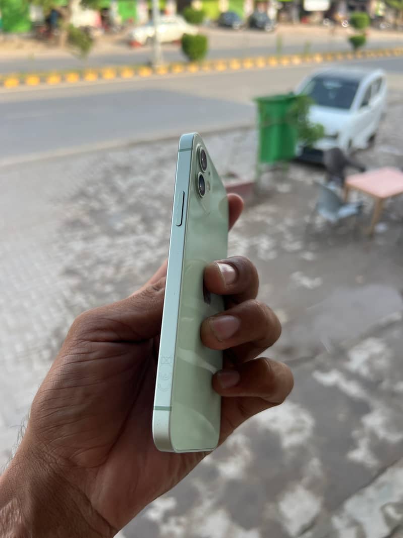 Apple iPhone 12 6
