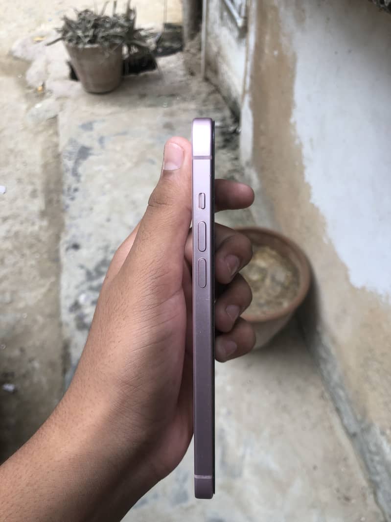 Apple iPhone 15 plus 4