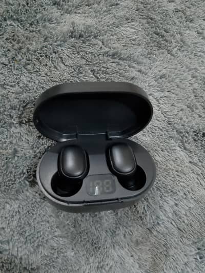 earphones and available all brand earphones strated price 800 to 5000