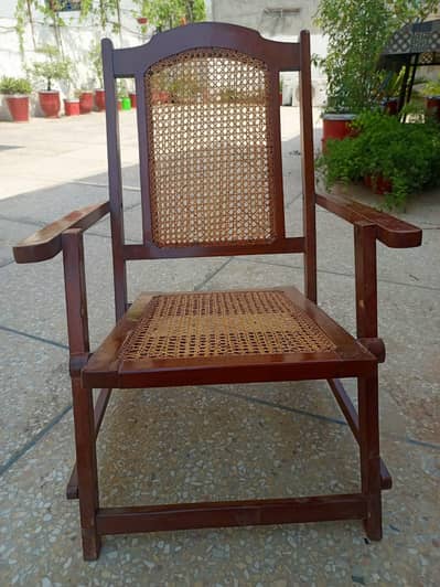 2 Relaxing Foldable Wooden Chairs