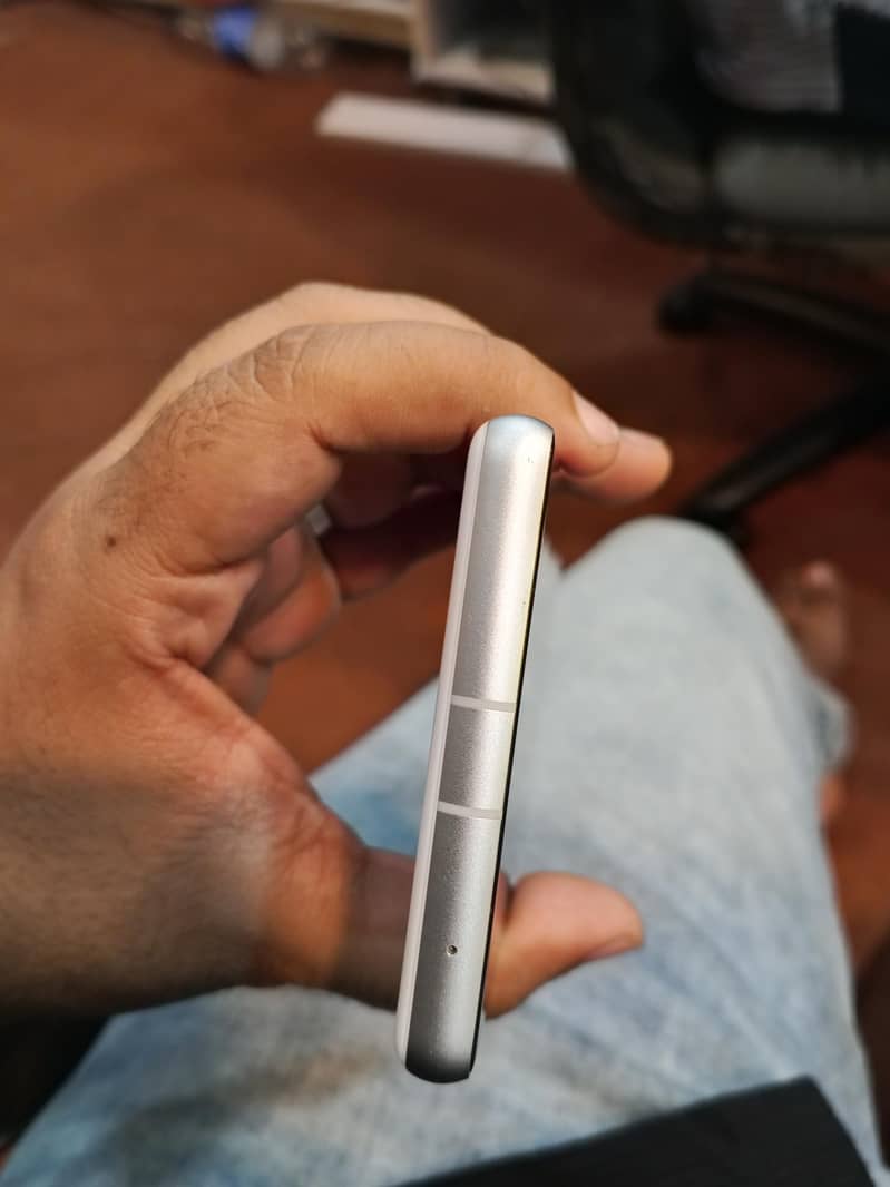 Google Pixel 7A 1