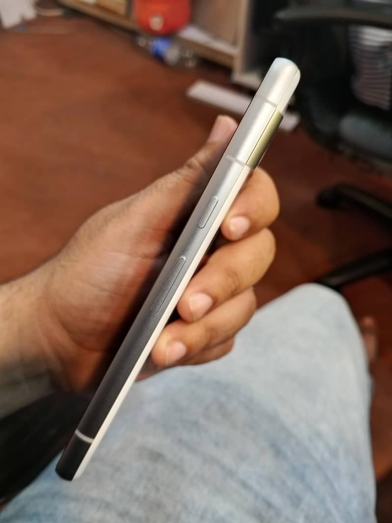Google Pixel 7A 4