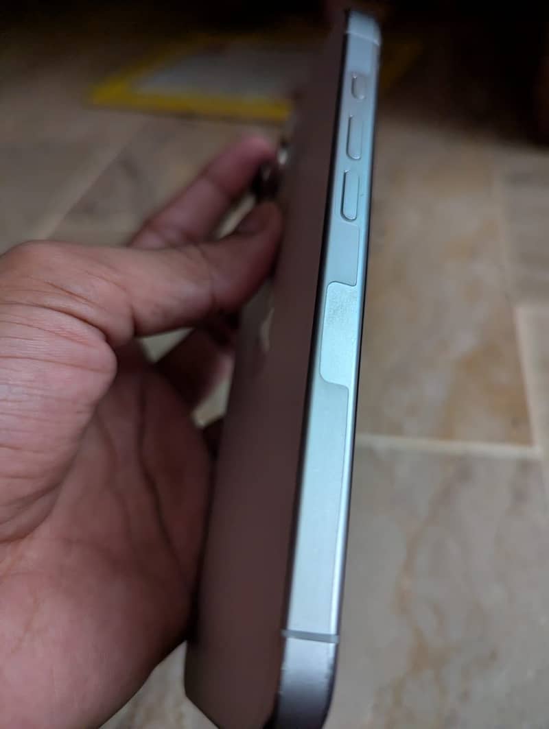 Apple iPhone 15 Pro 2