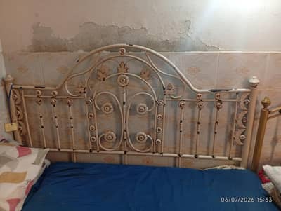 QUEEN SIZE DOUBLE BED 90% DISCOUNT