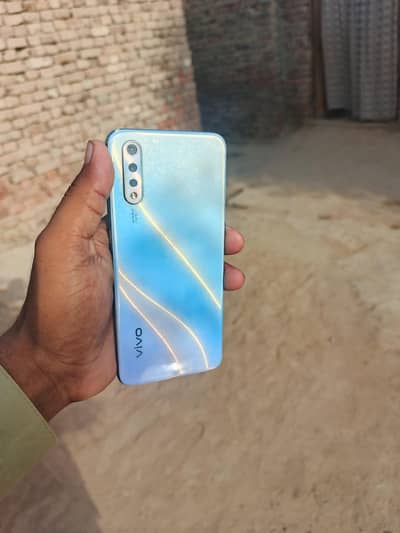 Vivo S1 fingers display