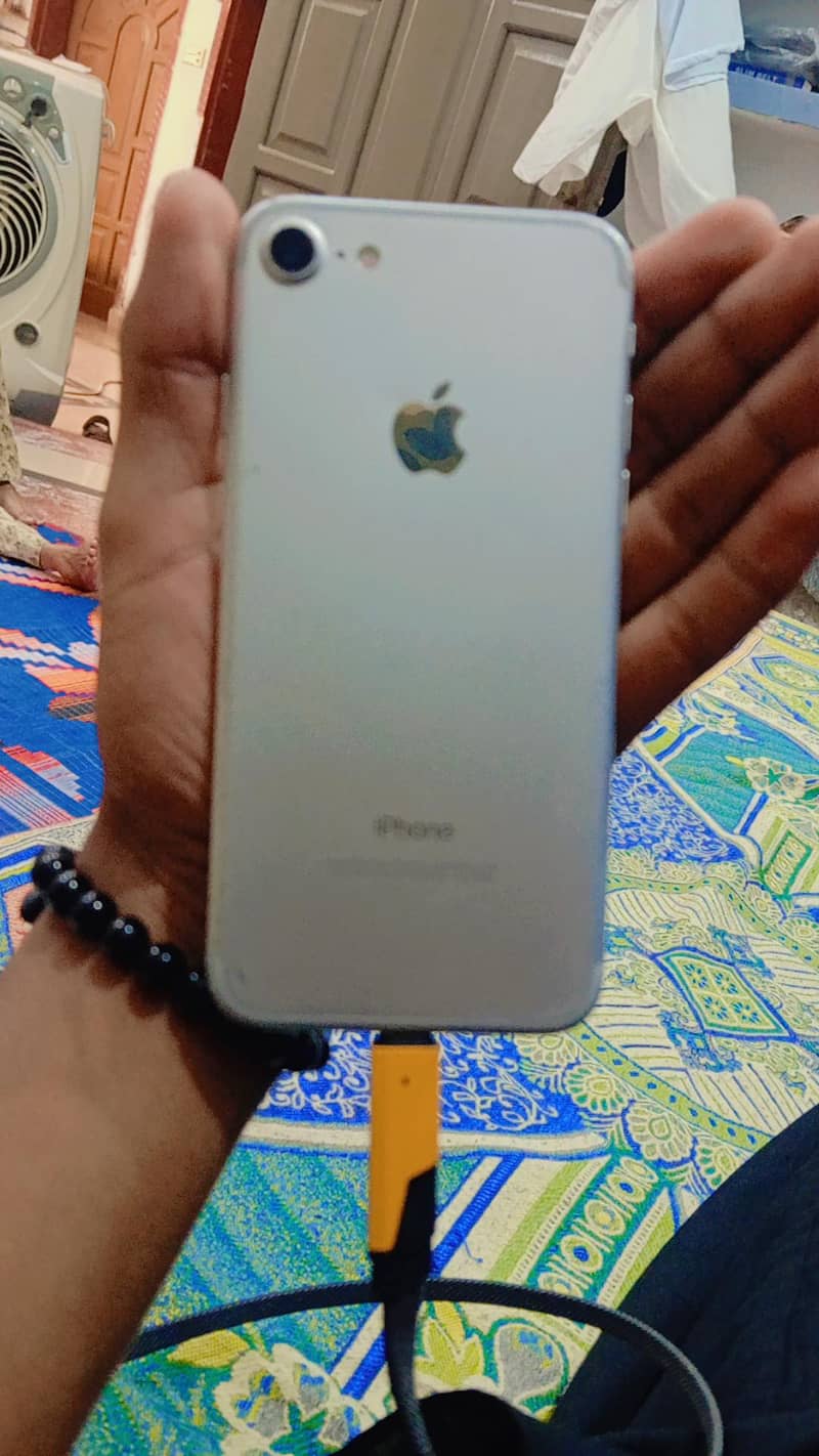 Apple iPhone 7 2
