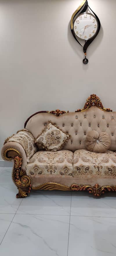 7 seater crown sofa with center table for sale