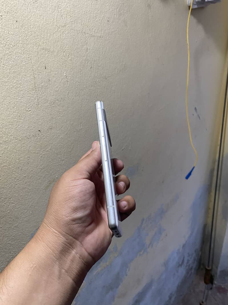 Google pixel 7a 4