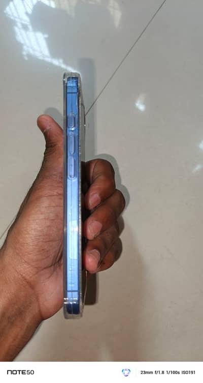 Apple iPhone 16