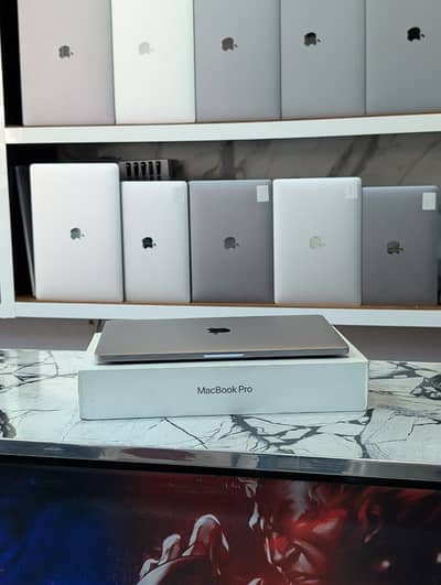 MacBook Pro M1 14 inch | MacBook Pro 16-inch (M1 Pro, 2021)