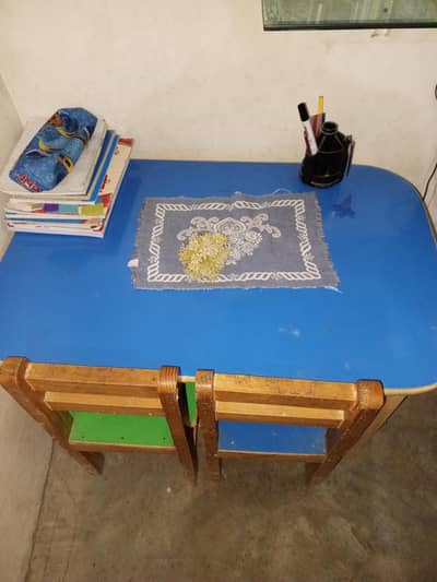 kids study tablet and  2 chairs