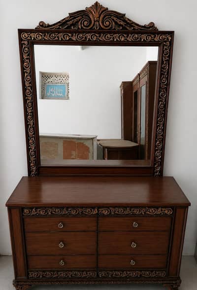 mirror stri stand & divider