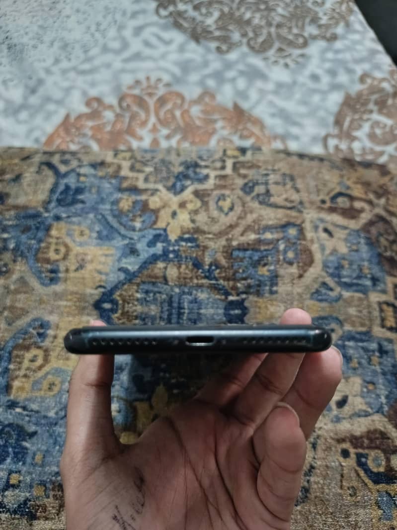 Apple iPhone 7 Plus 5