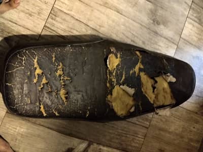 Suzuki Gs 150 used Seat