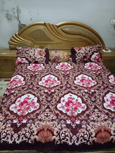 bed and dressing table for sell