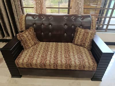 7 Seater Sofa almost new (3+2+2)