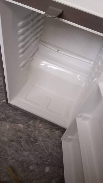 hair HRF340BJ fridge for sale