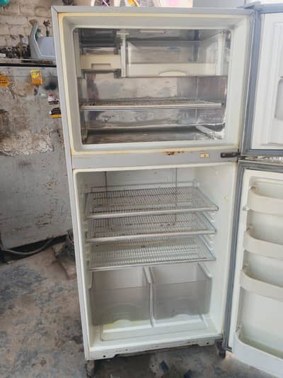 Dowlance fridge for sale 03224744782