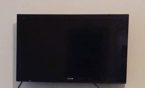 sony lcd 42 inch non smart for sale in excellent condition