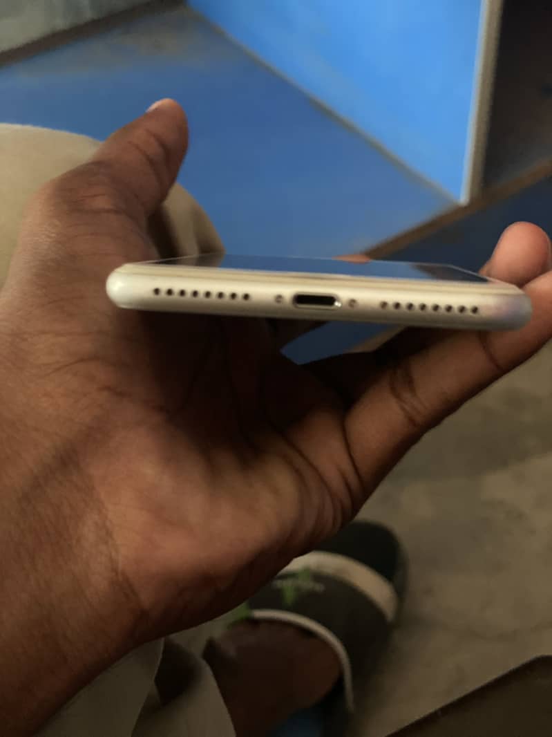 Apple iPhone 8 Plus 1