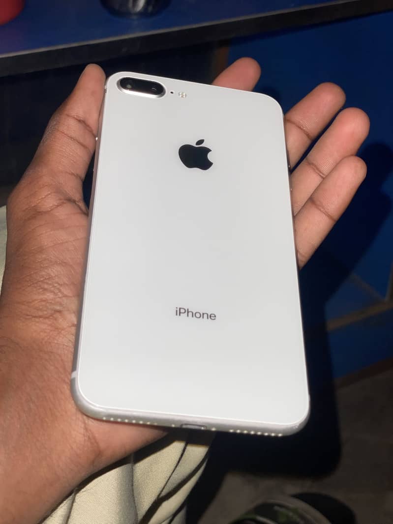 Apple iPhone 8 Plus 2