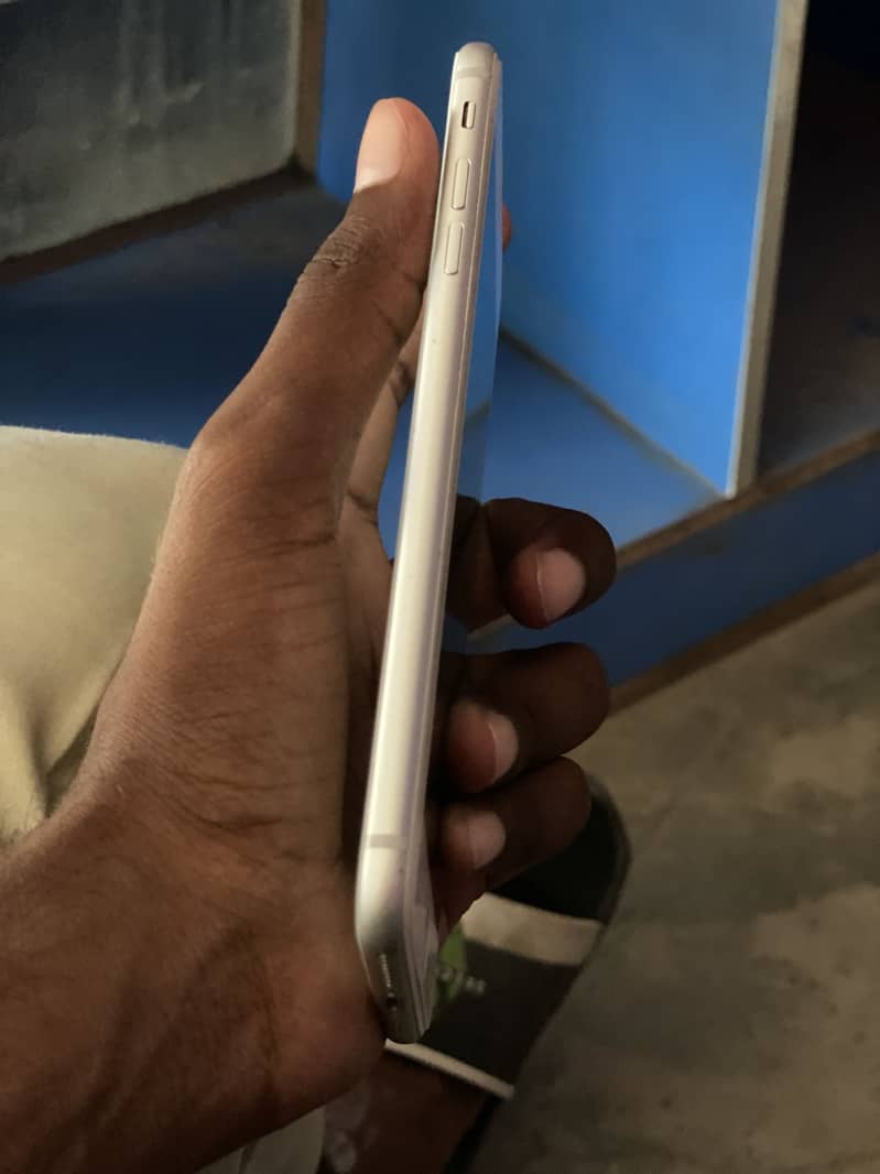 Apple iPhone 8 Plus 3