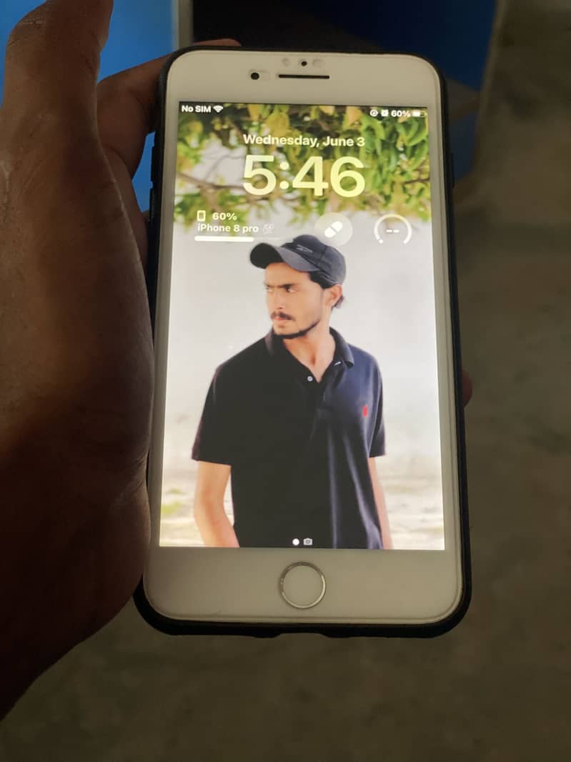 Apple iPhone 8 Plus 4