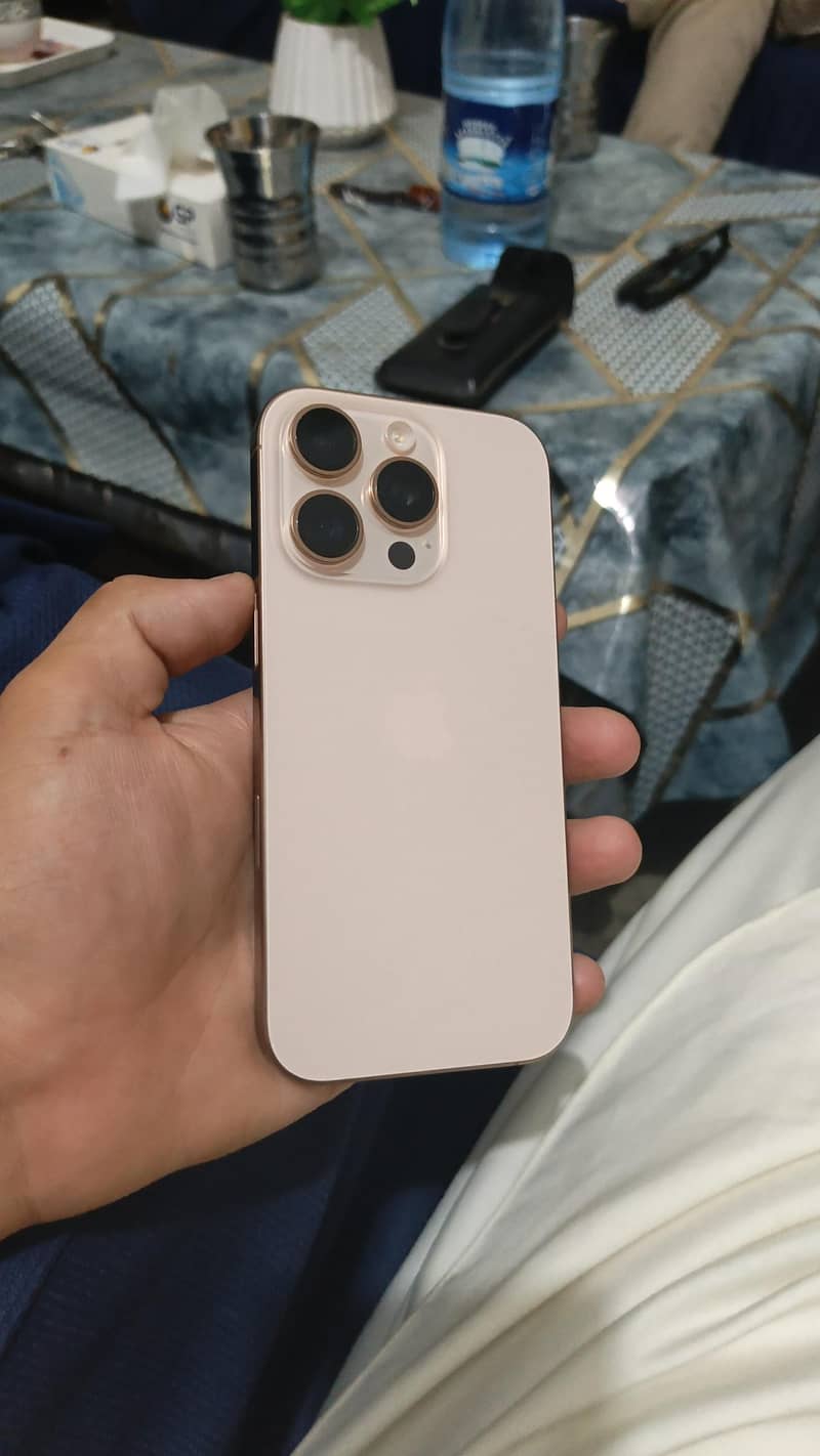 Apple iPhone 16 Pro 0