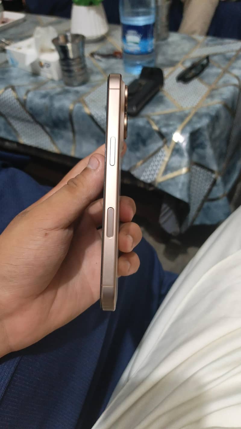 Apple iPhone 16 Pro 1