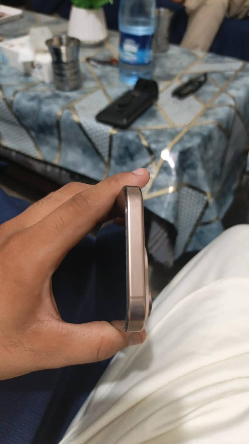 Apple iPhone 16 Pro 2