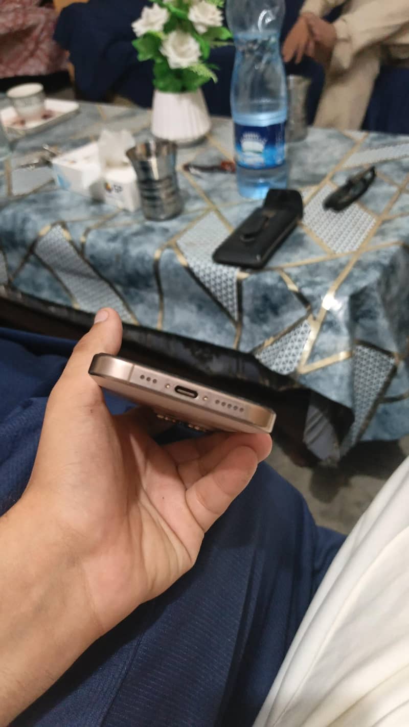 Apple iPhone 16 Pro 4