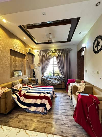 4 MARLA LOWER PORTION WITH GAS FOR RENT IN MILITARY ACCOUNT HOUSING COLLEGE ROAD LAHORE .