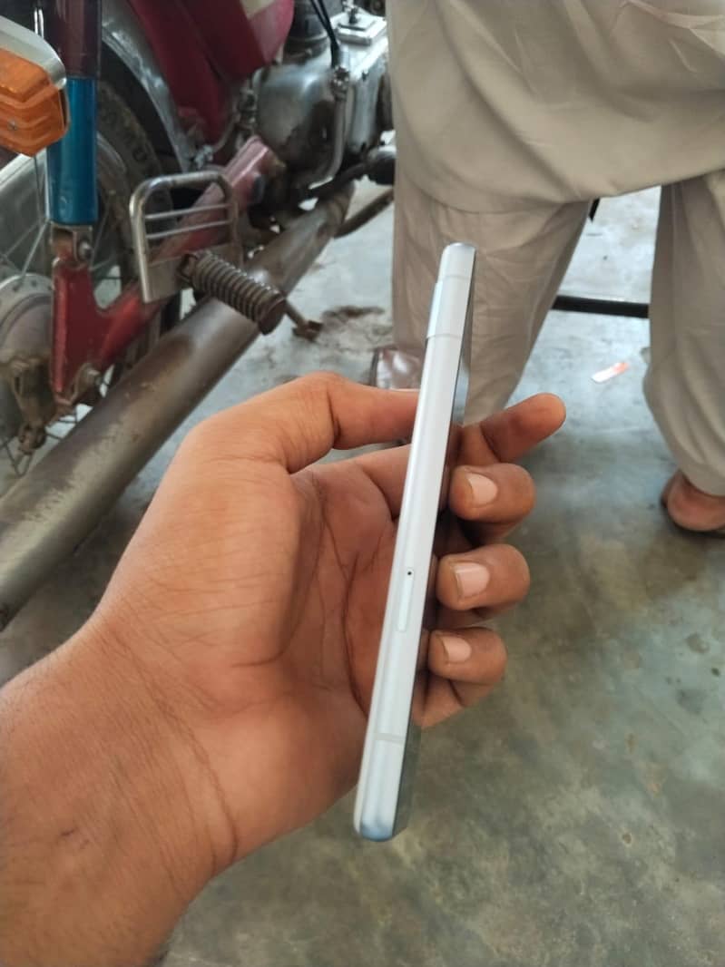 Google Pixel 7a 5