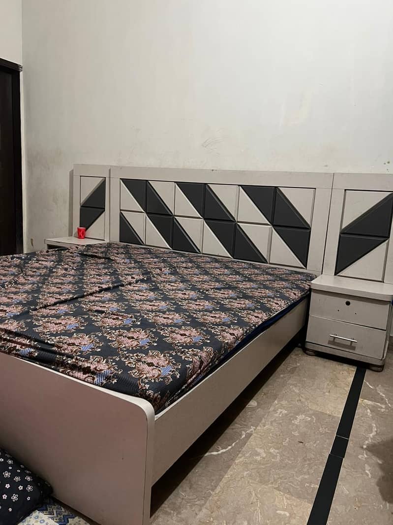 complete bed set. 0