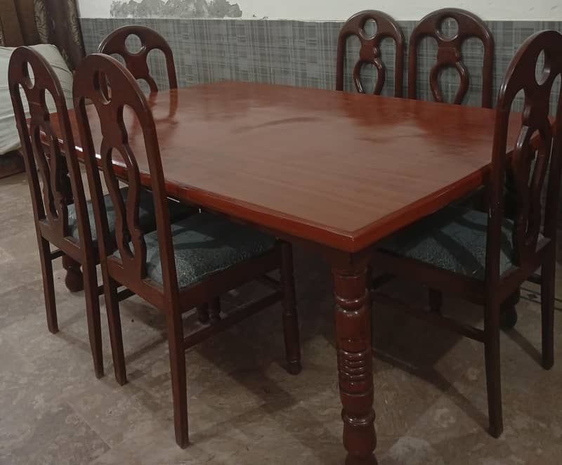 Dining table 0