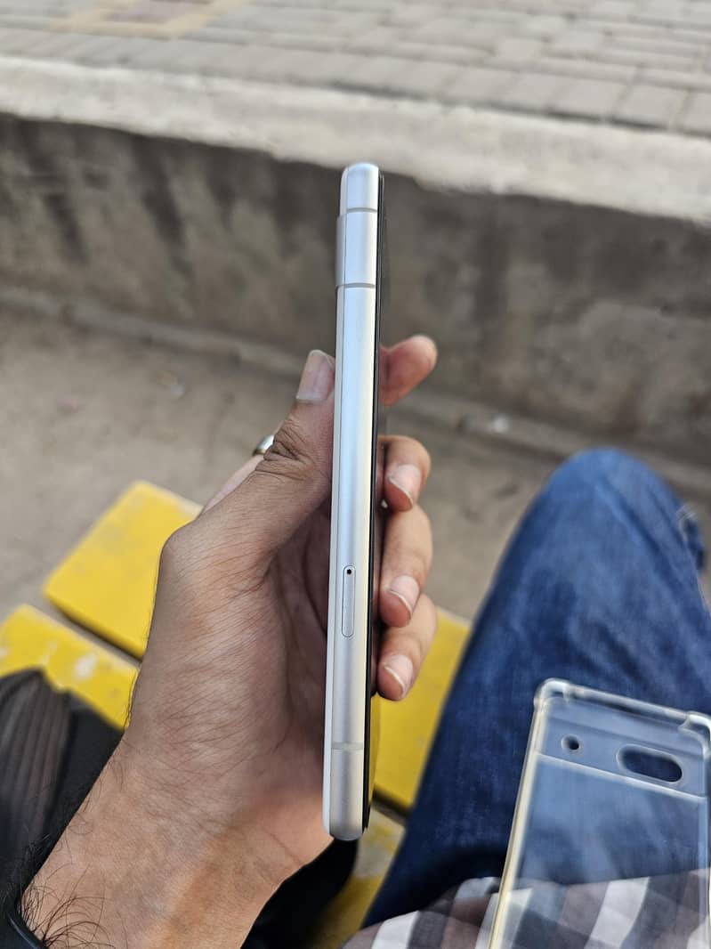 Google Pixel 7a 2