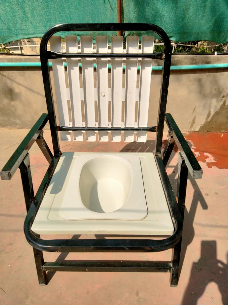 Comode Chair 3