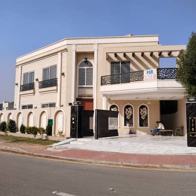 I SELL A 14.5 MARLA BRAND NEW HOUSE IN BAHRIA ORCHARD LAHORE PHASE 1 SOUTHERN BLOCK. LOCATED ON 80'FEET ROAD CORNER HOUSE