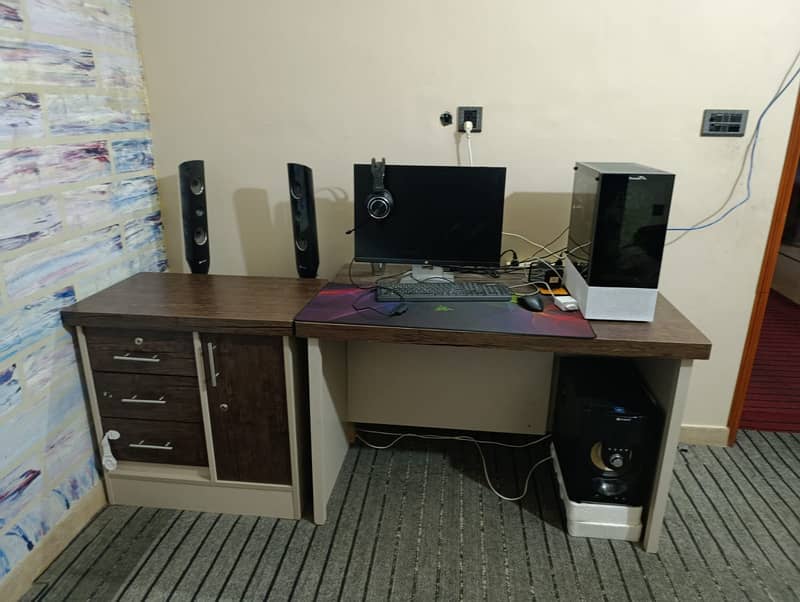 Computer table 4