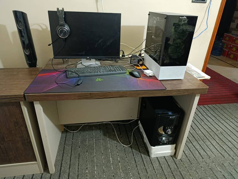 Computer table 1