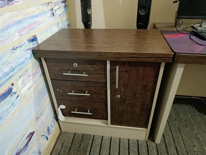 Computer table 3