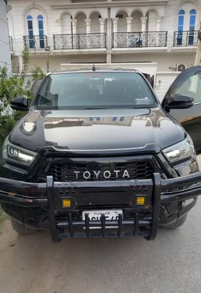 Toyota Hilux Revo GRS 2025